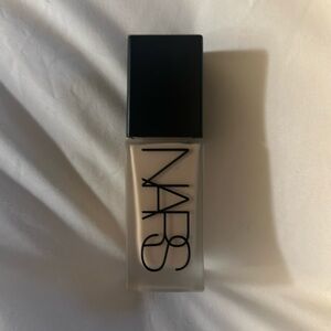 NARS foundation LIGHT 3